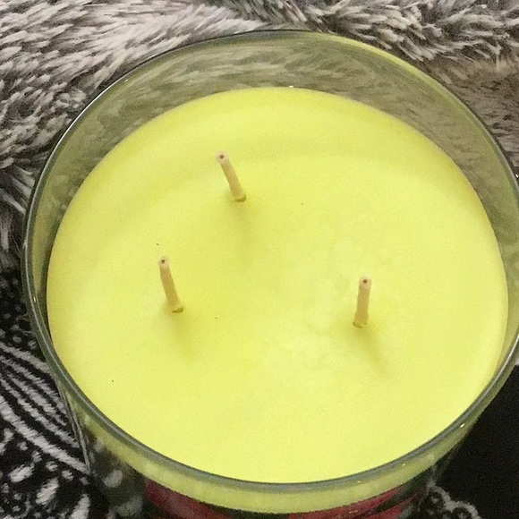 Bath and body works beautiful day rare Christmas wrapping label - Picture 2 of 3